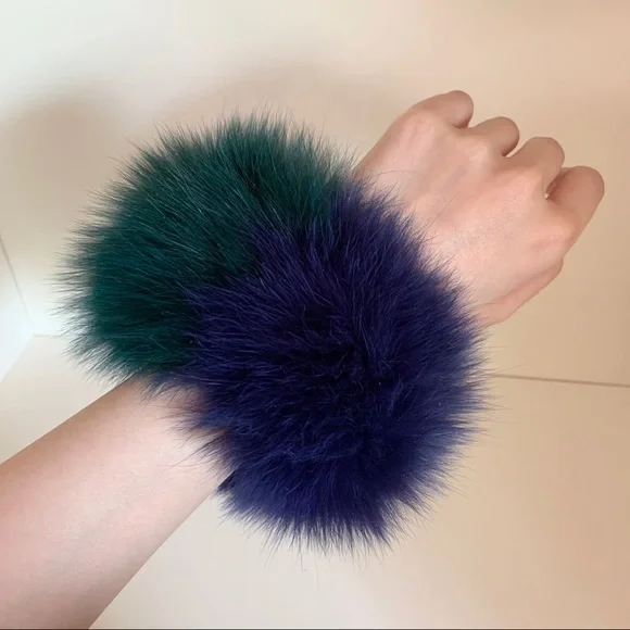 Charlotte Simone fox fur bracelet - Picture 8 of 11